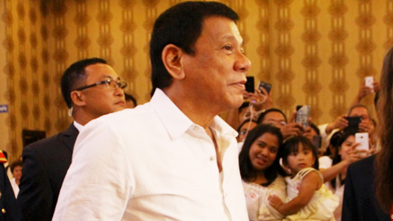 Duterte makes surprise visit to Filipino community in Laos
