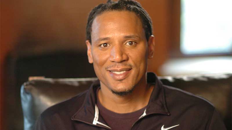 Ex-NBA player Brian Grant delves into broadcasting despite ailment