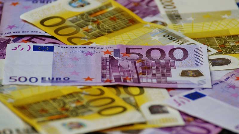 Arab man arrested for trying to sell fake bills in Abu Dhabi