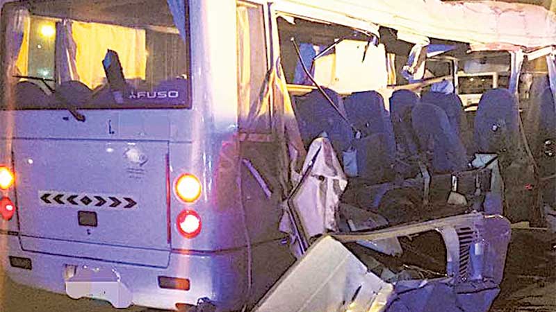 5 killed, 4 hurt after bus crashes into truck
