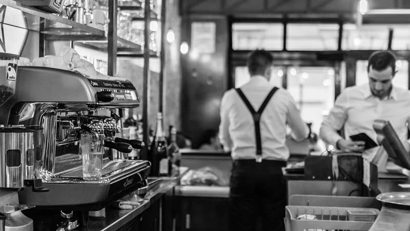 Palestinian assaults Dubai waiter, curses Islam