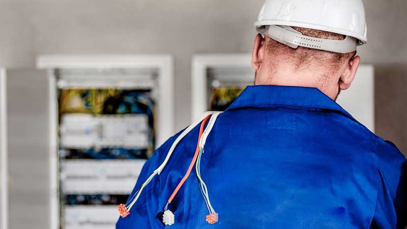 DEWA electrician charged in court for 'bribery'