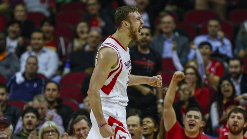 Motiejunas stays with Houston Rockets