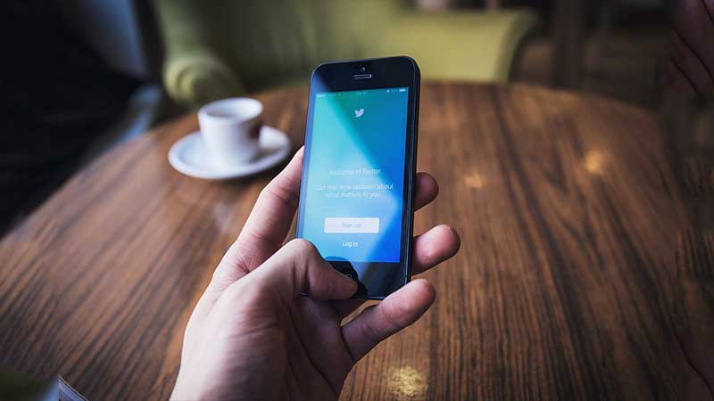 WikiLeaks threatens to reveal details of 'verified' Twitter accounts