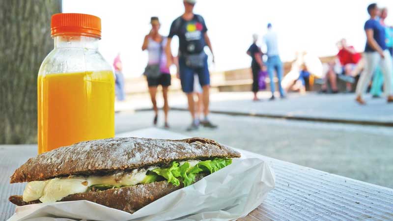 UAE: Residents are advised not to buy food from illegal street vendors
