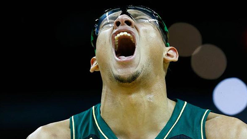 Ex-NCAA player with genetic disorder plays basketball anew