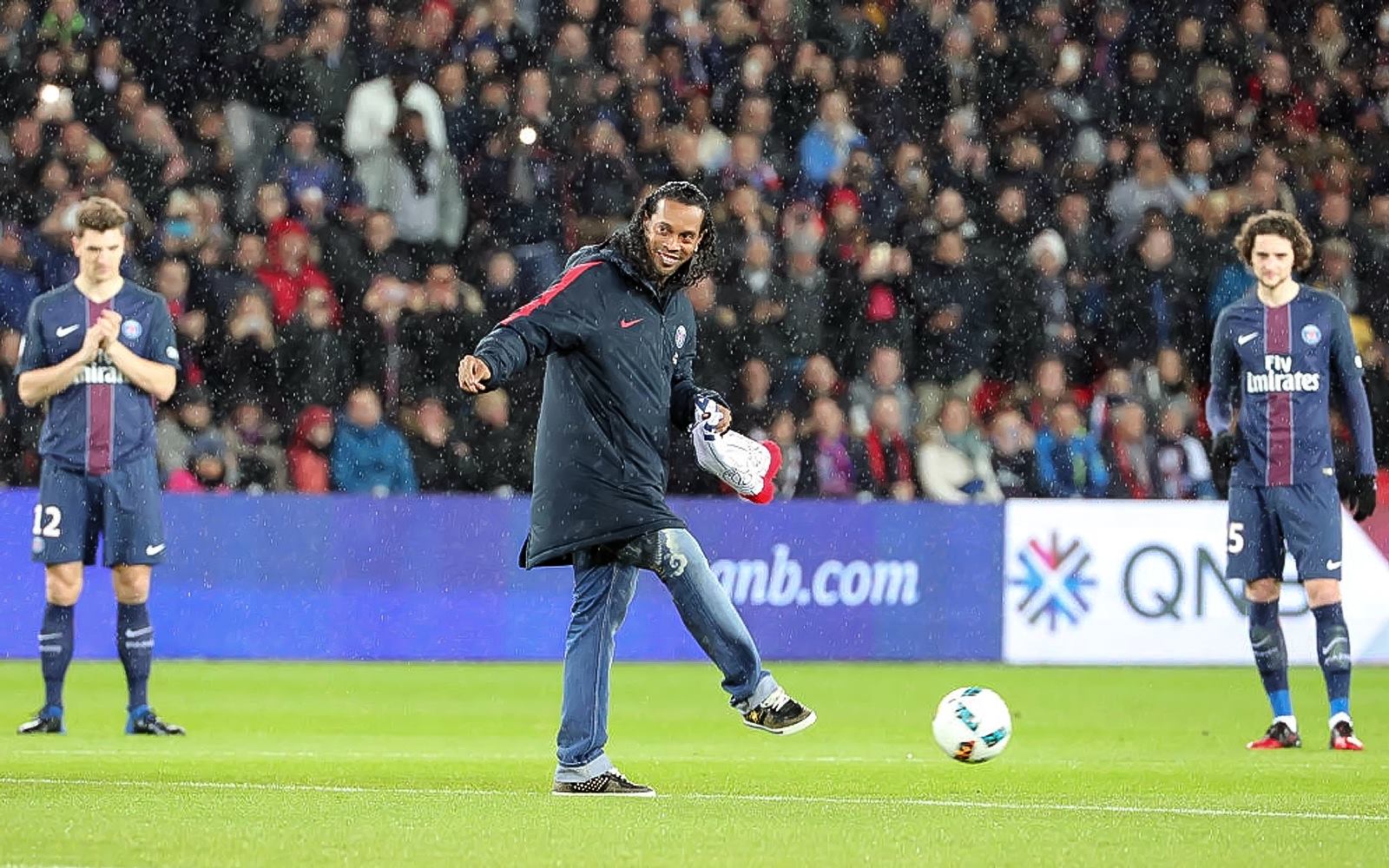 Ronaldinho to become Barcelona's ambassador