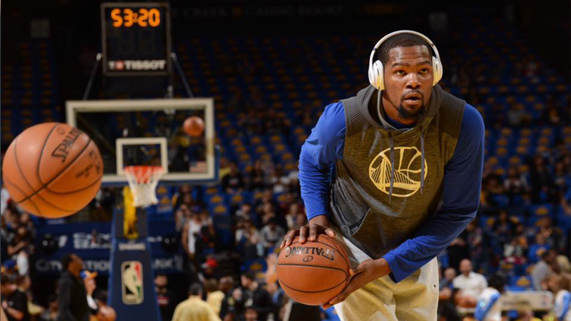 Durant hyperextends knee, undergoes MRI