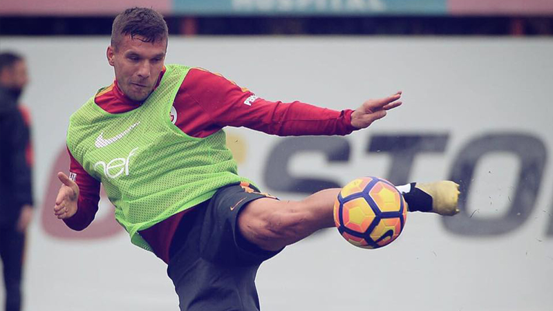 Podolski inks multi-year pact with Japan's Vissel Kobe