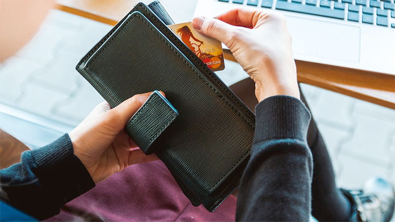 Dubai moves towards cashless society