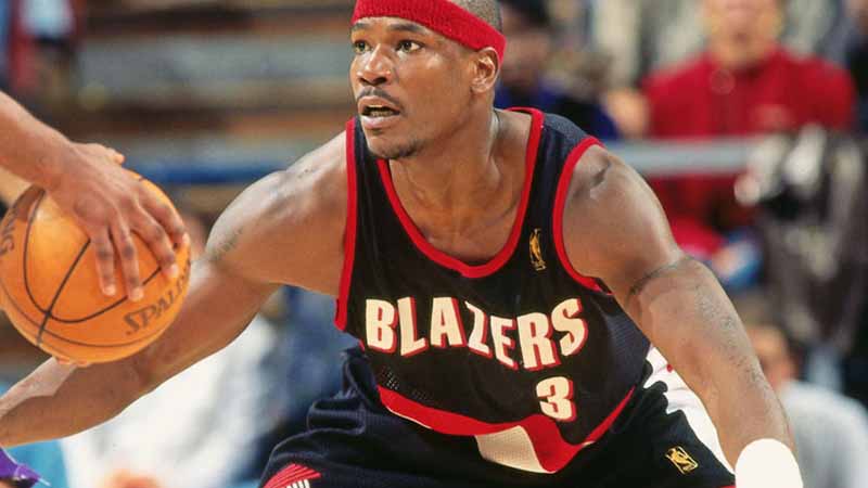 Cliff Robinson suffers minor brain hemorrhage