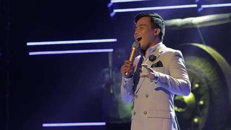 Farmer wins Philippines' oldest amateur singing tilt