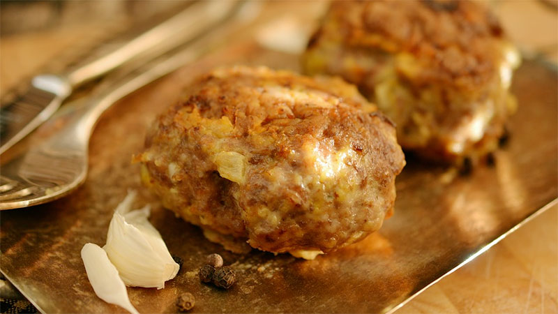 Filipino maid fined for eating Chinese employer's meatballs
