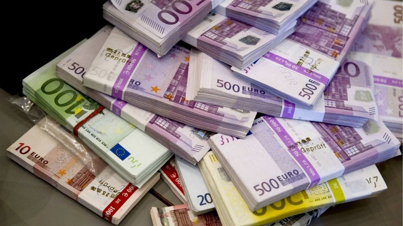 Dubai Dh12.25 million fake cash smuggler gets reduced jail term