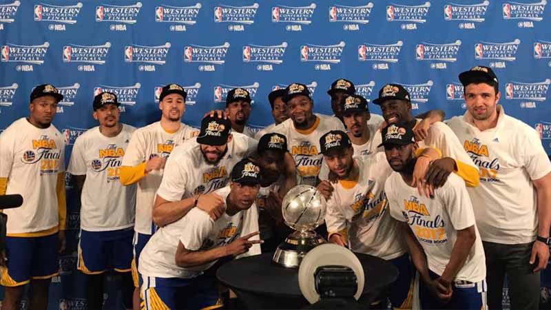 Trump withdraws White House invite to Warriors