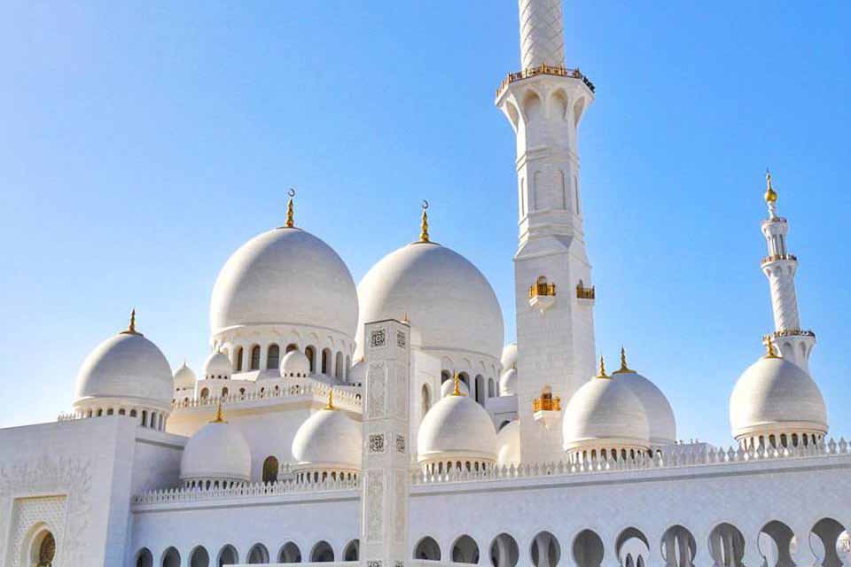 Worshippers gather at Sheikh Zayed mosque