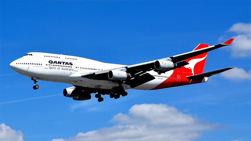 Engine failure forces Qantas flight return