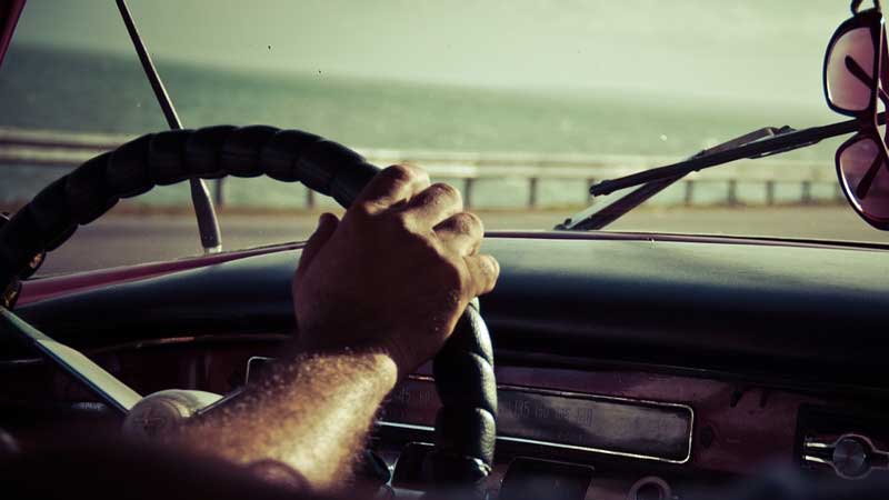 Dh800 fine for drinking tea while driving?