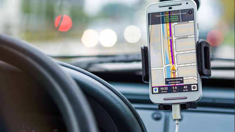 Philippines bars texting, using navigation apps while driving