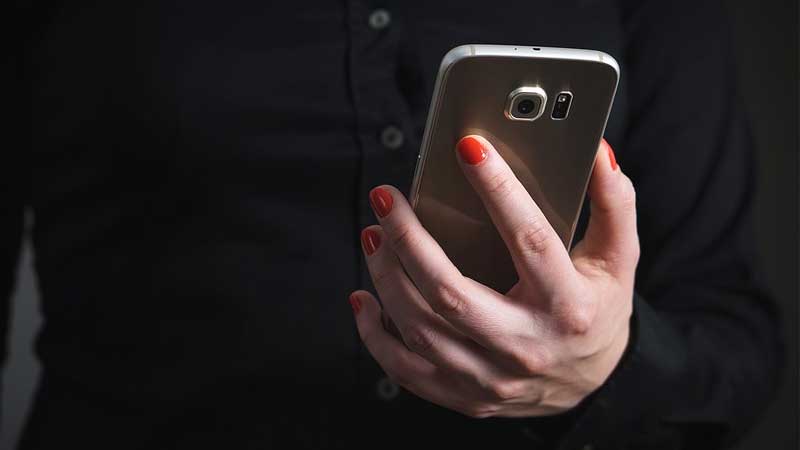 Instagram live chat puts Emirati in trouble