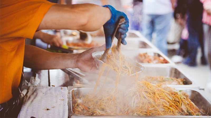 Anthony Bourdain eyes Filipino food vendors for Bourdain Market