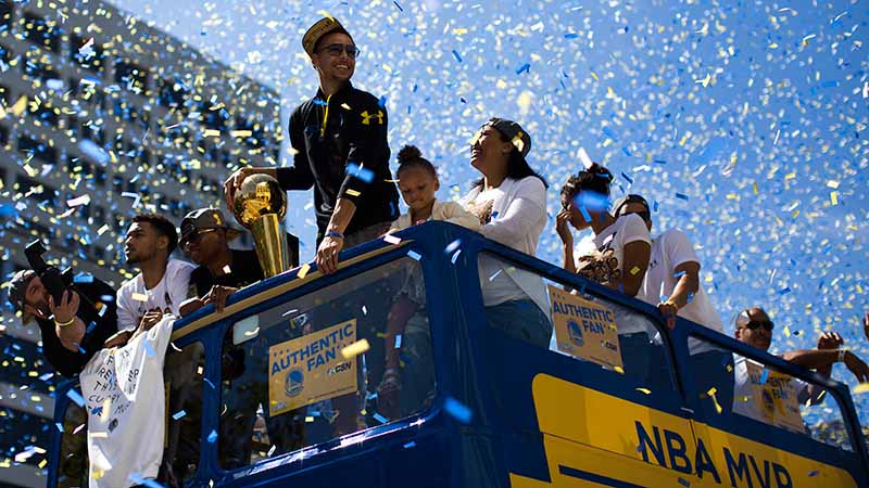 Warriors hold victory parade in Oakland