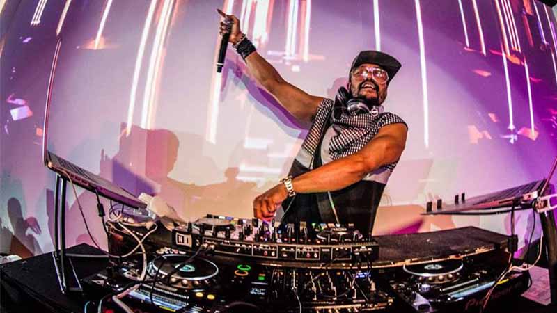 Apl.de.ap flaunts Filipino roots in Manchester benefit show