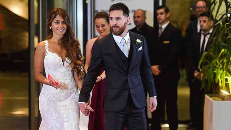 Lionel Messi weds childhood girlfriend