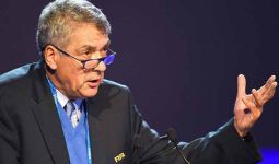 Spain's football federation chief, son arrested