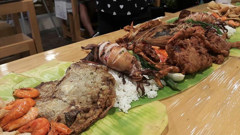 New boodle fight restaurant opens in Dubai