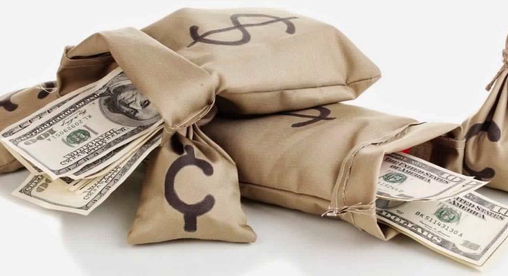 Clerk accused of stealing bag with Dh2.1 million to send to family