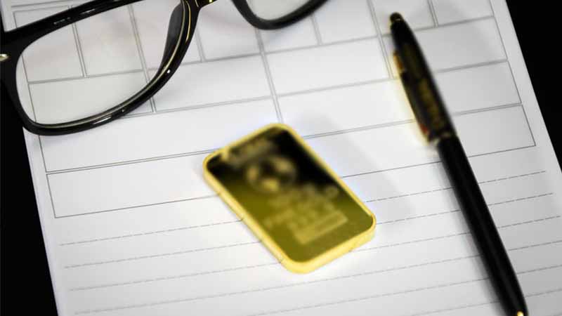 Thieves hide gold bars in their backside in smuggling try