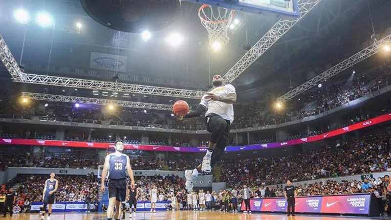 LeBron James wows cage fans in 3rd Manila visit