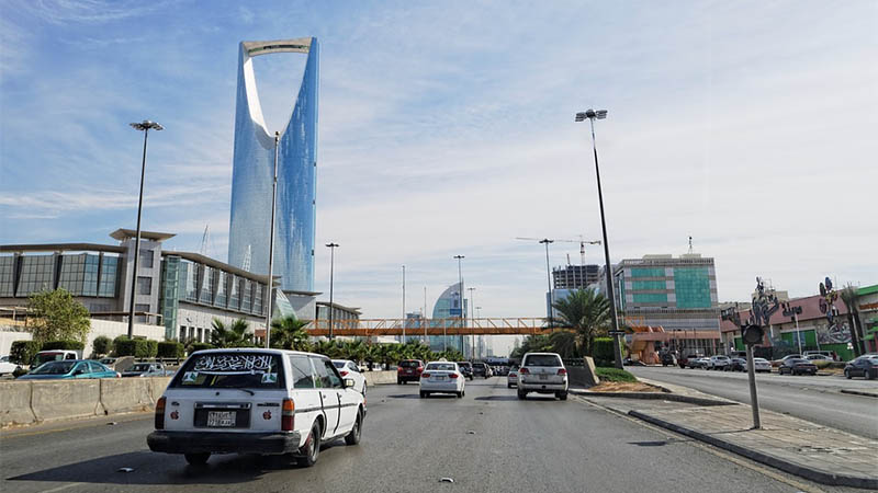 Saudi Arabia to cut wage bill to 45% of budget
