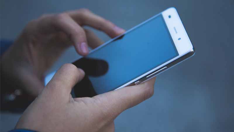 Dubai teacher 'asked student to send him nude photos'