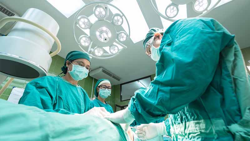 Indian girl plays Candy Crush while undergoing brain surgery