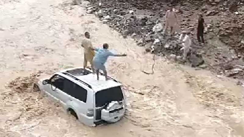 Search intensifies for young Indian man swept by flood in Khor Fakkan