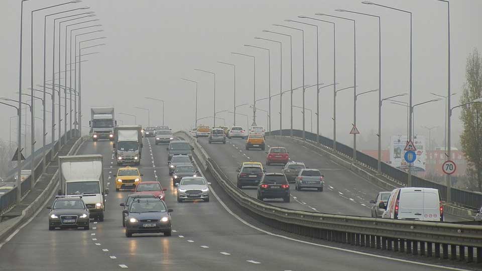 Driving with hazard lights on will cost you Dh500