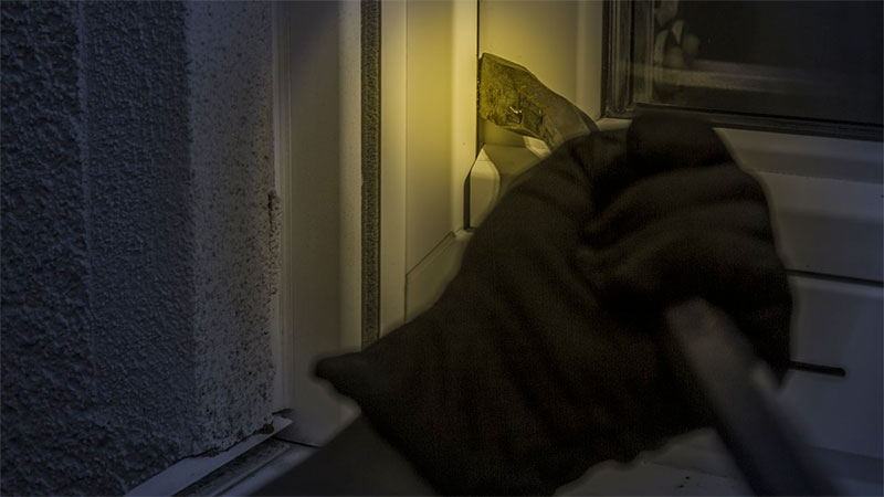Tailor breaks into fashion designer's Dubai villa
