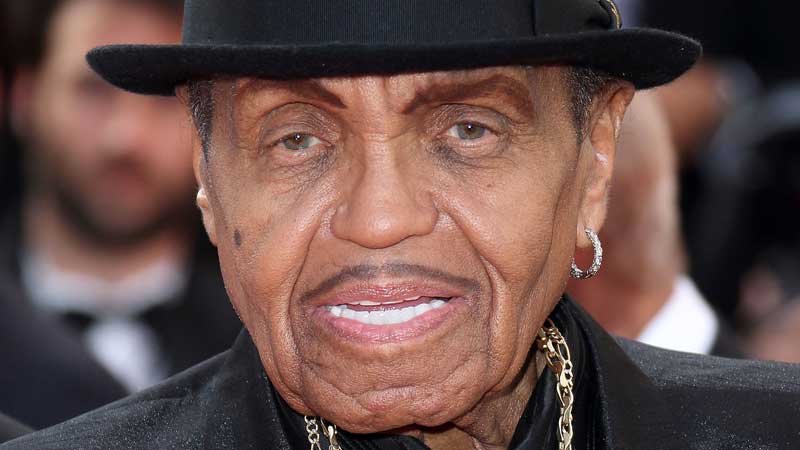 Michael Jackson's father dies