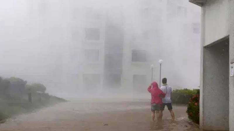2 Filipinos hurt, 41 rescued as Mangkhut lashes Hong Kong