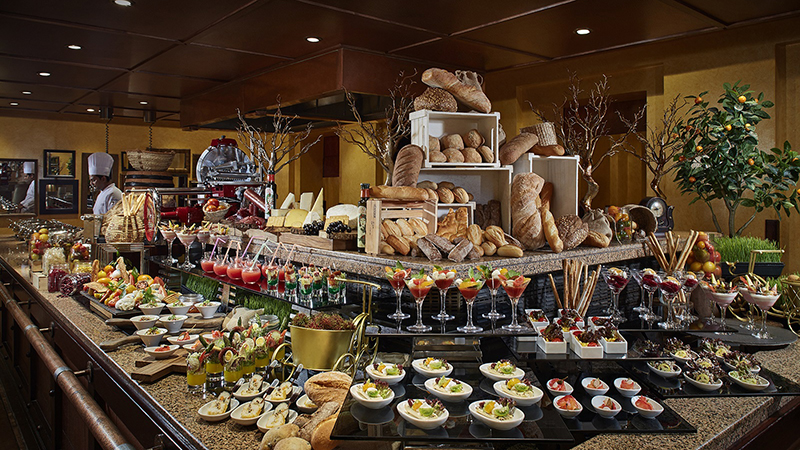 New garden brunch at beautiful Dubai desert resort