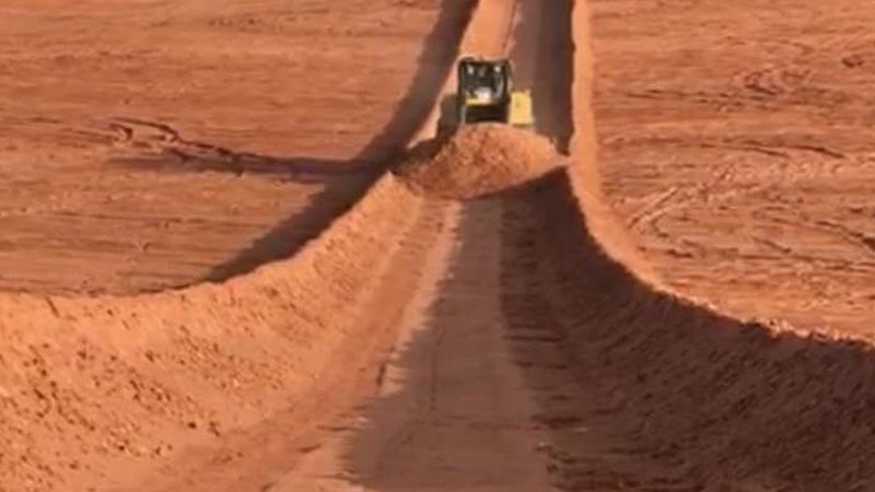Sharjah creates sand barriers to deter reckless dune bashers