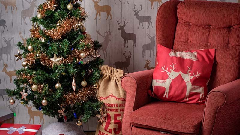10 safety tips to prevent Christmas tree fires