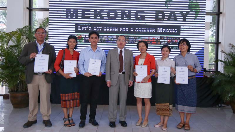 2 Filipinos win Mekong Day campaign in Laos
