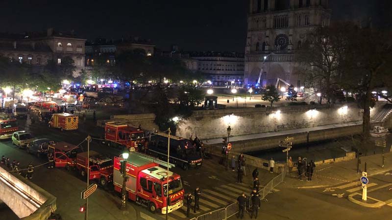 Video: Parisians sing moving street tribute to Notre Dame