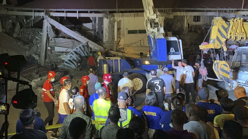 Philippine quake: people trapped in supermarket, state of calamity raised