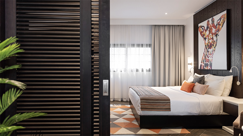 Sleep near giraffes at this UAE zoo and resort
