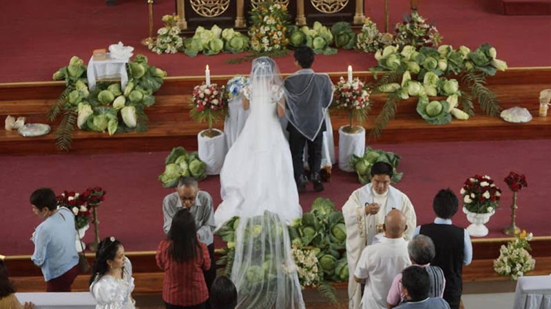 LOOK: Vegetables instead of flowers at Filipino couple’s unique wedding
