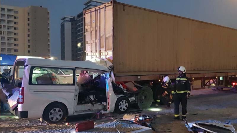 Dubai minibus crash: 8 killed, 6 injured